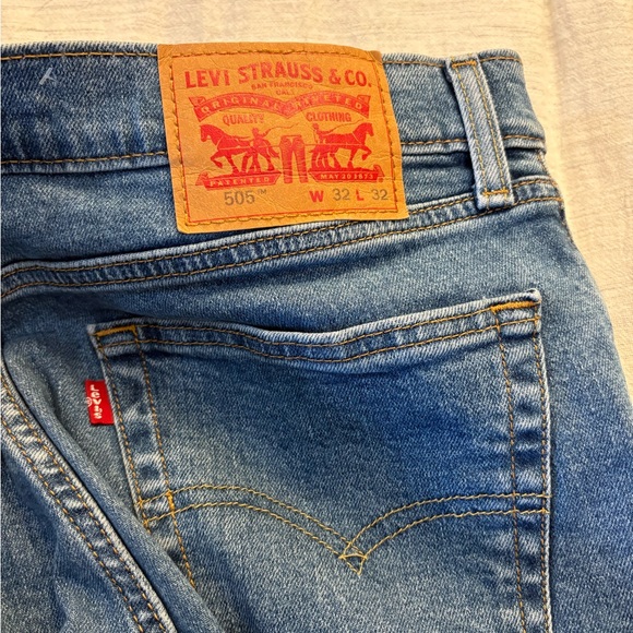 Men’s Levi’s Jeans 505 - Picture 2 of 2